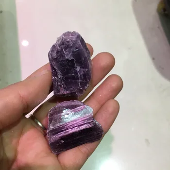 2VNT mažo dydžio retų natūralių akmenų ir mineralų, violetinė žėručio reiki gydymo akmuo, kristalai energijos roko vidaus apdaila